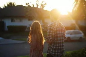 欺骗男友家庭背景分手,一段家庭背景引发的分手悲剧